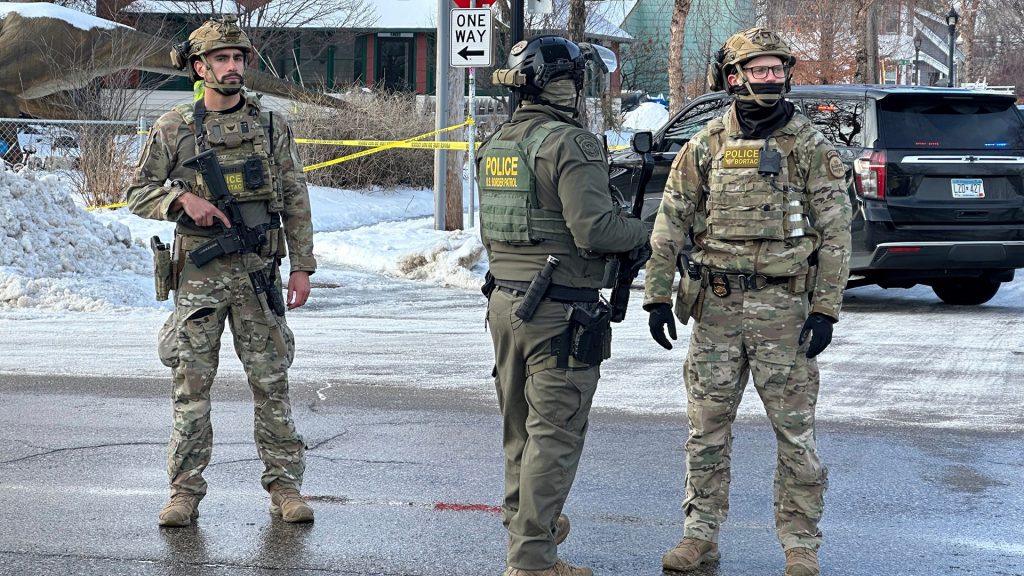 Identifican a agente de ICE que mató a mujer en Mineápolis: la guerra entre Frey y Washington