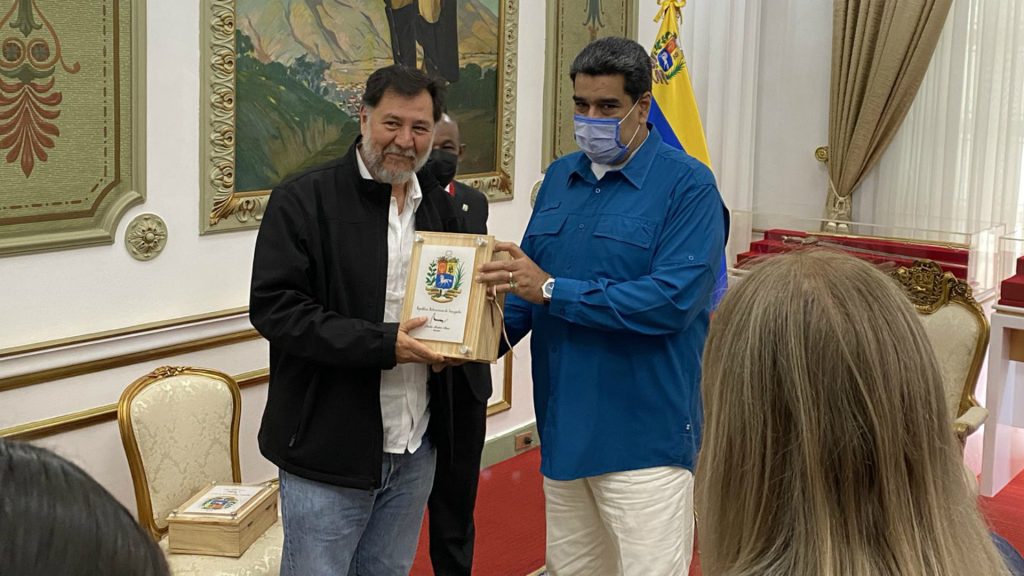 La captura de Nicolás Maduro: el escándalo que enfrenta a Noroña y Salinas Pliego desde Italia
