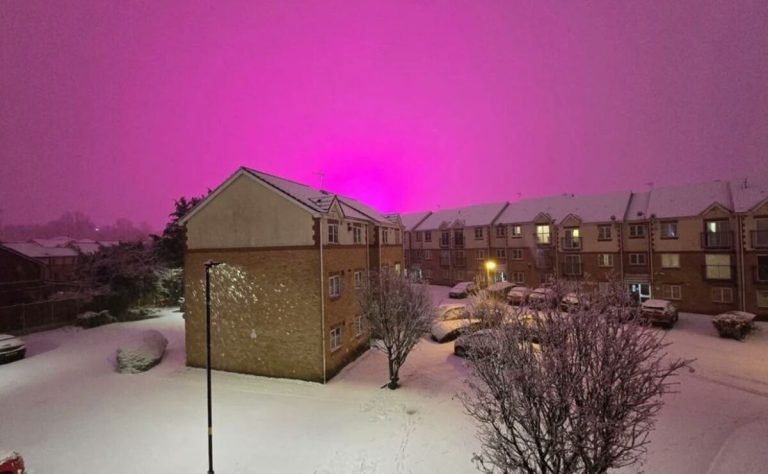 El cielo de Birmingham se volvió rosa: la verdad detrás del fenómeno que asustó a Reino Unido