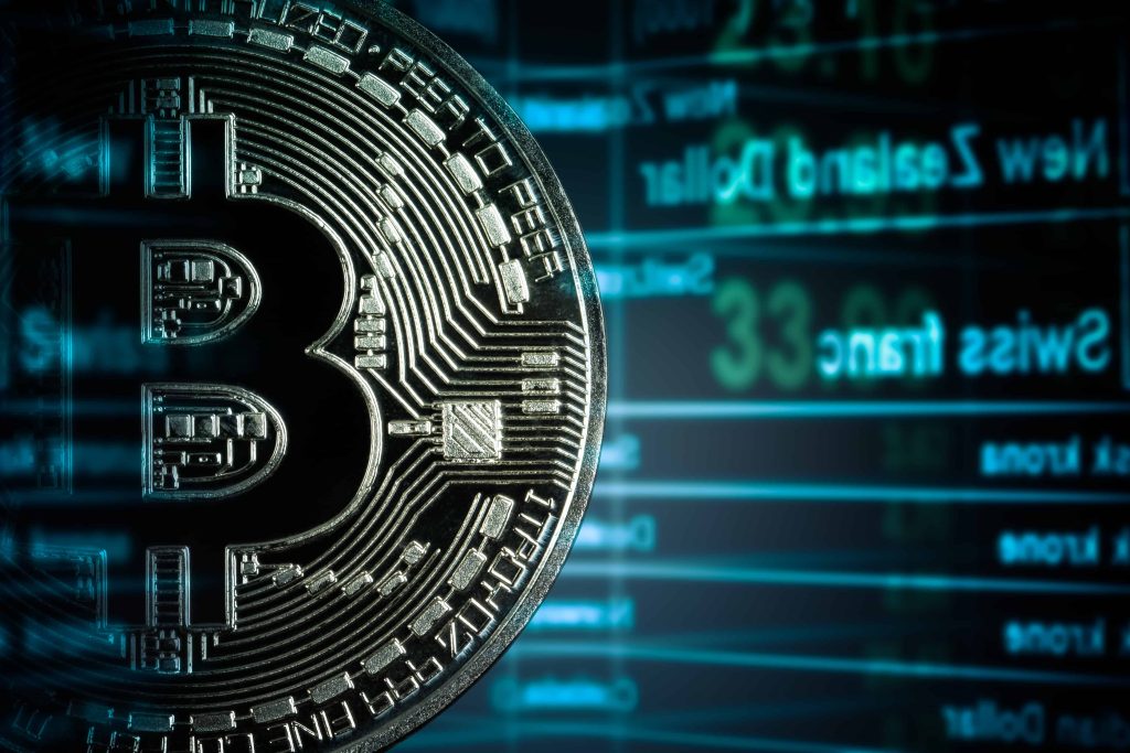 Caída del bitcoin por aversión al riesgo y tensiones comerciales