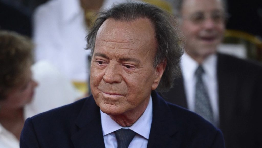 Acusan a Julio Iglesias de agresiones sexuales: tres años de investigación revelan los detalles