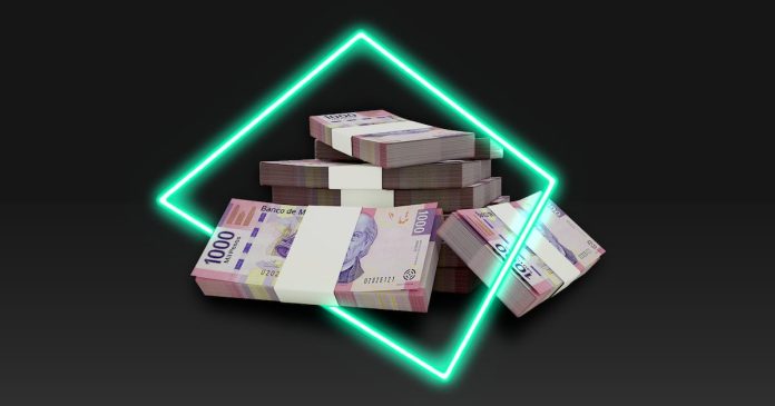 Peso mexicano escala su declive frente al dólar por aversión al riesgo