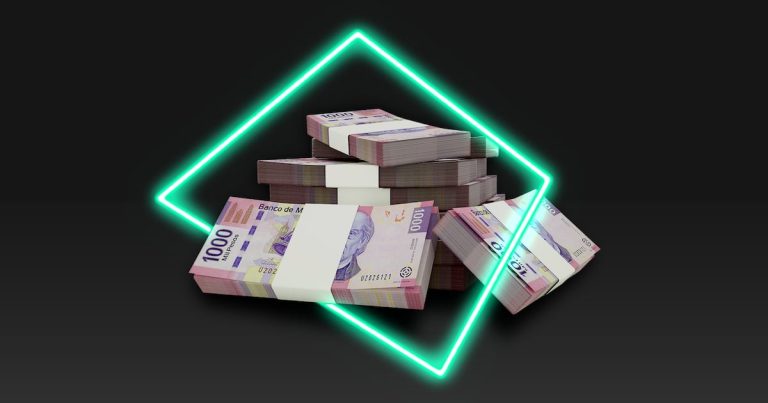 Peso mexicano escala su declive frente al dólar por aversión al riesgo