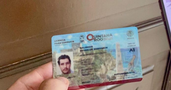 Imoveqroo instala unidad móvil en feria laboral para gestionar licencias