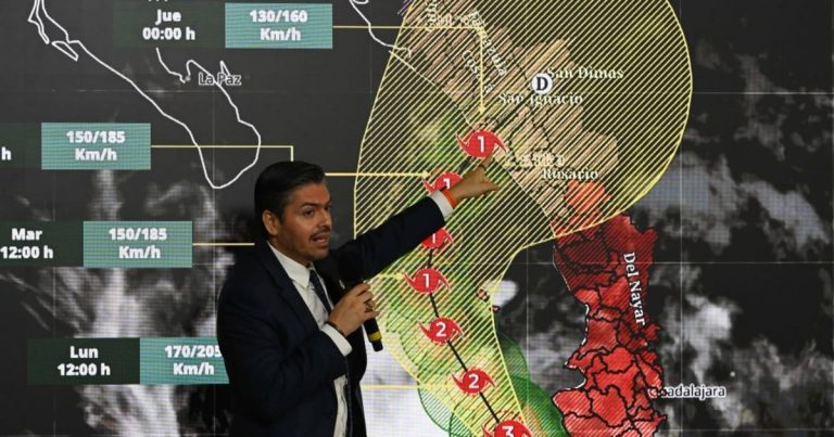 Huracán Simón y tormenta rachel provocan dos decesos y búsqueda aérea