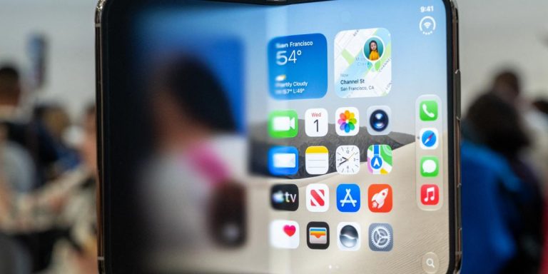 Apple comercializa unidades limitadas del Iphone Duo en tiendas