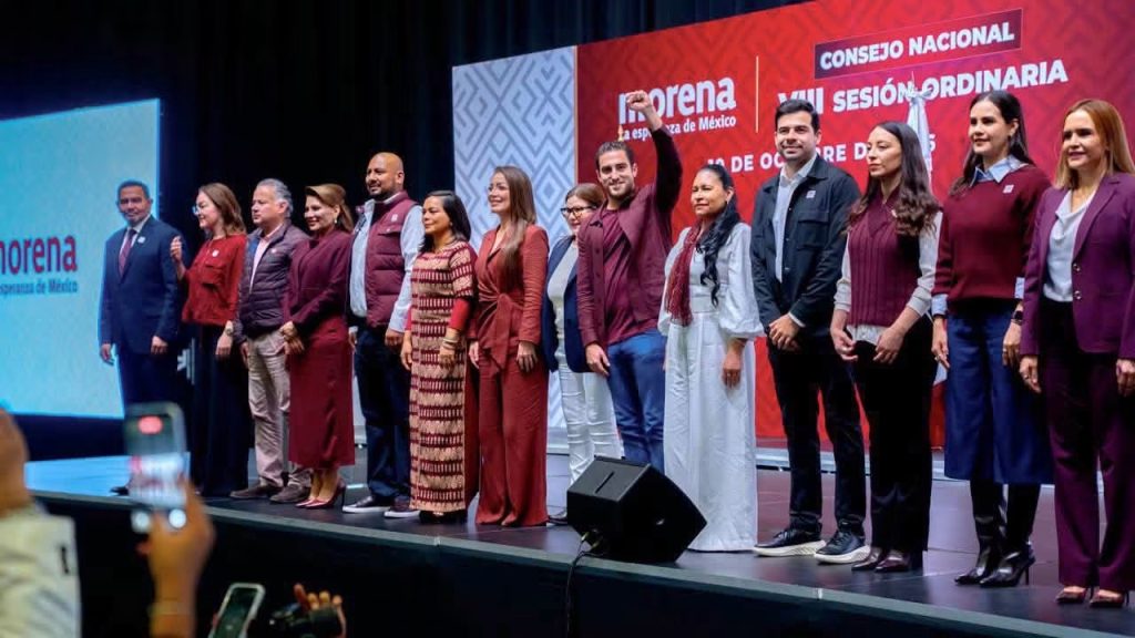 Gino Segura rinde protesta como coordinador estatal de Morena en Quintana Roo junto a otros 16 dirigentes