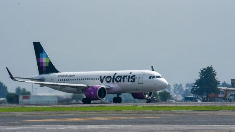Aeropuerto de Puerto Vallarta paraliza operaciones ante huracán Simón